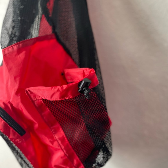 TYR Mesh Backpack - Picture 3 of 5